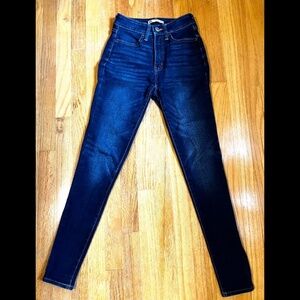 5/$20 or 2/$10!! Super High Rise Curvy Jeggings